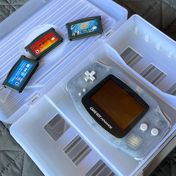 Nintendo Other - Game Boy Advance - comes with 3 games and STRONG BOX carrying case